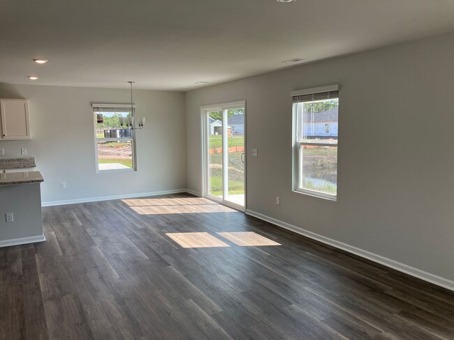Building Photo - 3 Bedroom 2 Bathroom House- Groves at Sout...