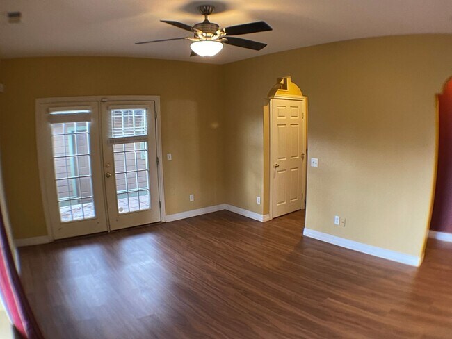 Building Photo - Townhouse in University heights COMING SOON!