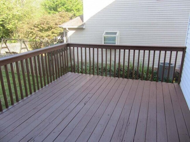 Building Photo - 537 Forest Hill Dr