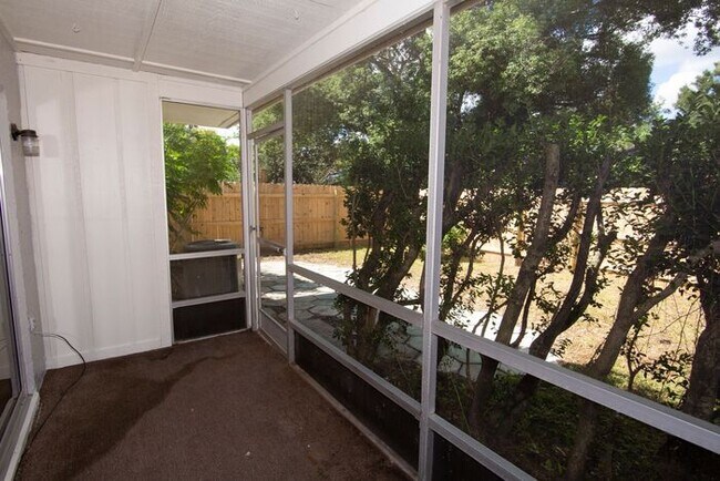 Building Photo - ADORABLE 2/2 CONDO WITH PRIVATE FENCED YARD — GREAT WINTER PARK LOCATION!