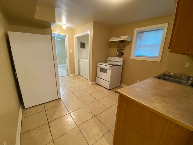 Building Photo - 2325 Ursulines Ave