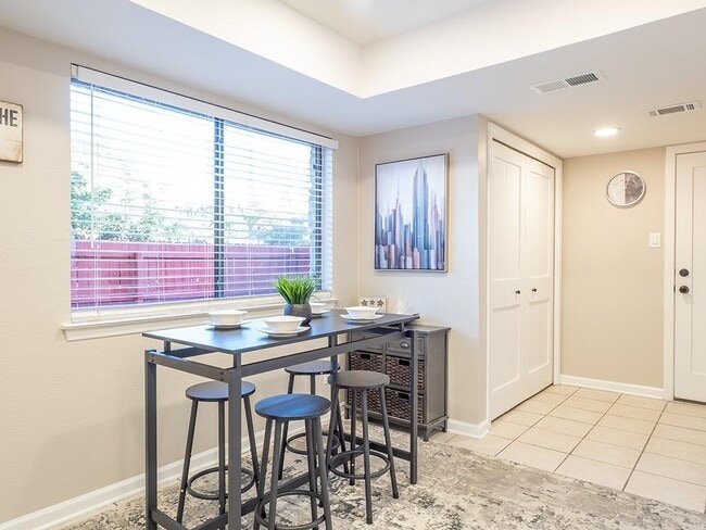 Building Photo - 11618 Sherwood Forest