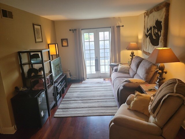 living room - 3625 Saint Charles Ave