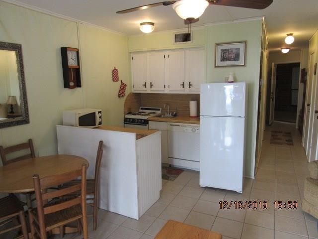 Building Photo - 3938 Surfside Blvd