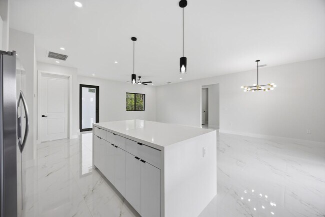 Building Photo - 1299 Barton Ave