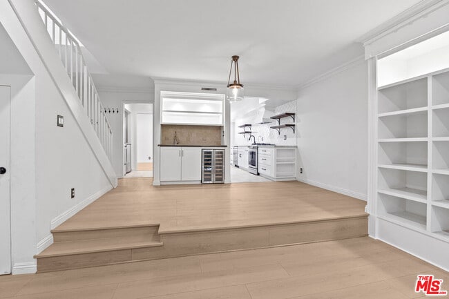 Building Photo - 1850 Midvale Ave