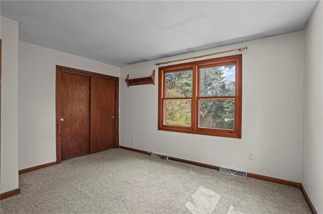 Building Photo - 125 Lewis Farm Rd