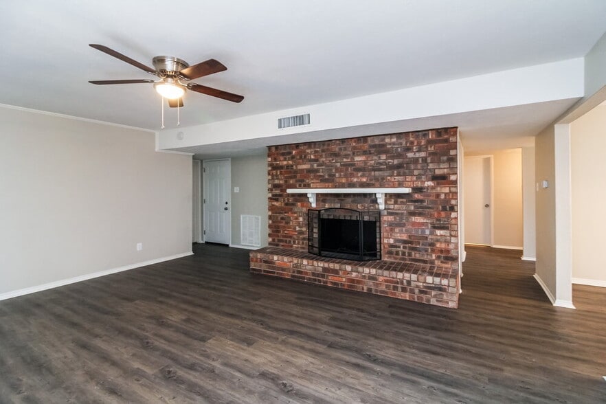 Building Photo - 9214 Willowbrook Dr