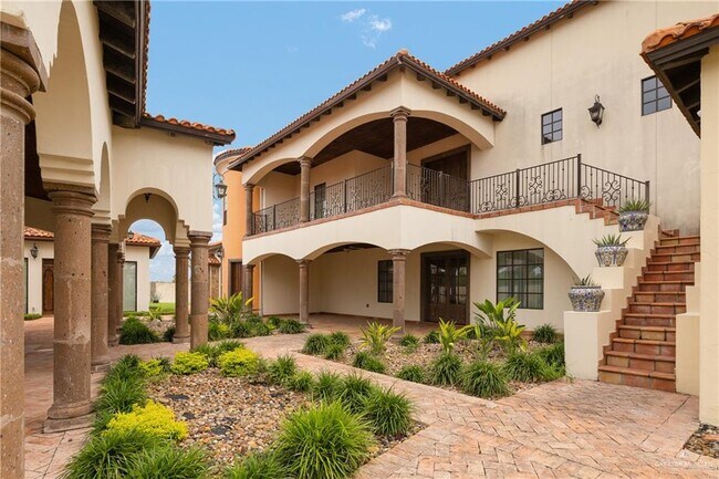 Building Photo - 2304 Antigua Dr