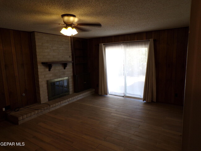 Building Photo - 4699 Round Rock Dr