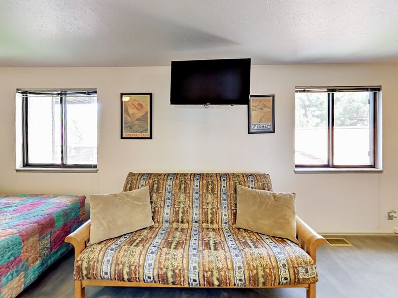 Building Photo - 8014 Sunnyoak Cir