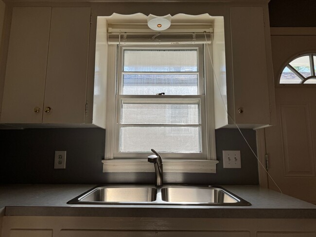 Building Photo - Charming Midtown 3BR Near Benson & UNO for...