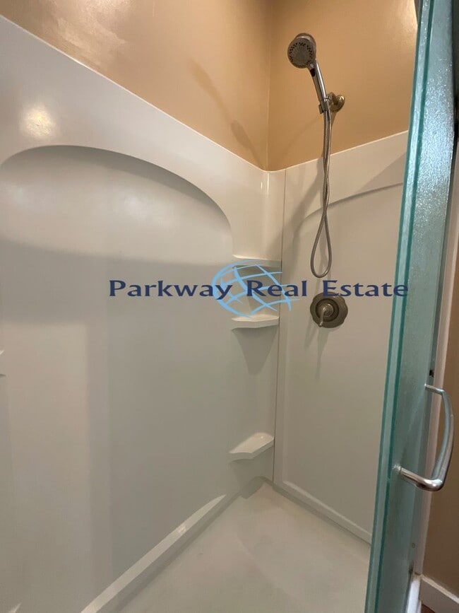 Building Photo - Charming 3 Bedroom House in East Alpine