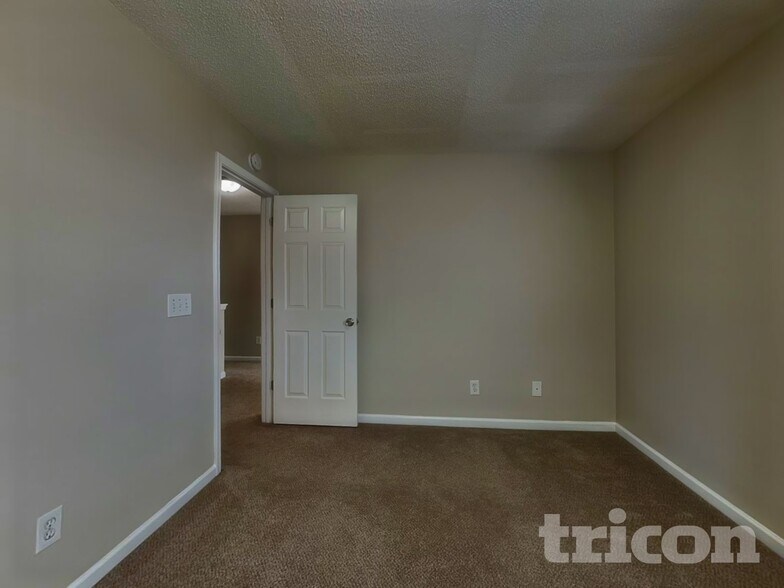 Building Photo - 33 Abbey Ln