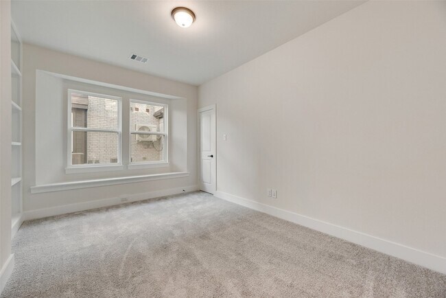 Building Photo - 1055 Modesto Dr