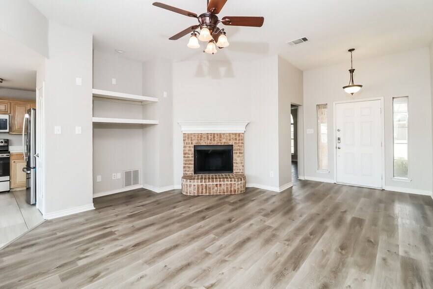 Building Photo - 613 St Eric Dr