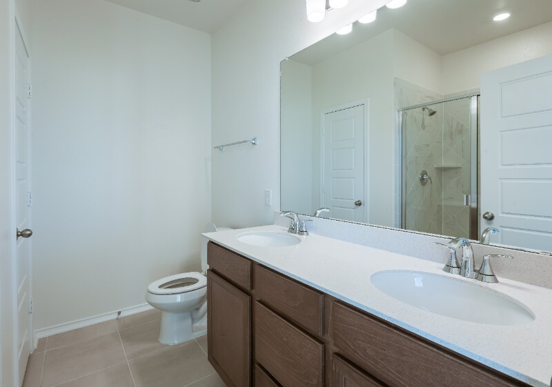 Building Photo - 1400 Carriageway Dr