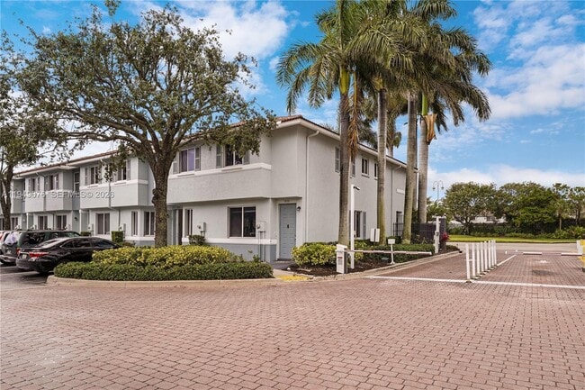 Building Photo - 3533 Sonoma Dr