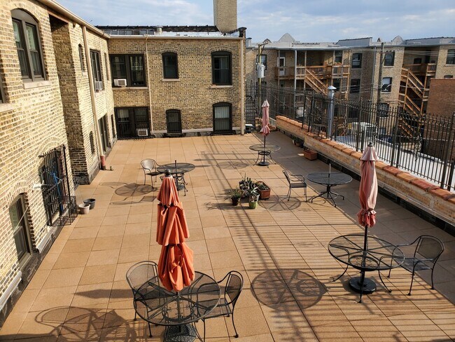 Building Photo - 2342 N Spaulding Ave