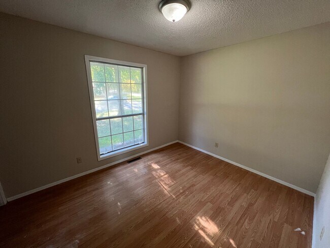 Building Photo - 3 Bed 1 Bath Republic, MO