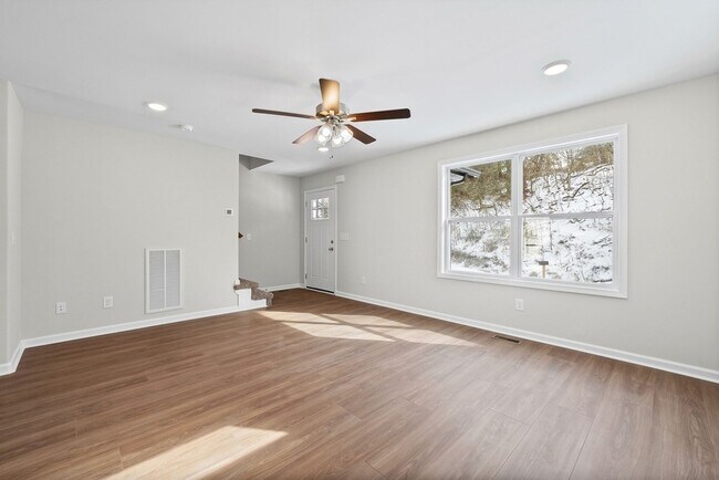 Building Photo - 839 Cumberland Dr