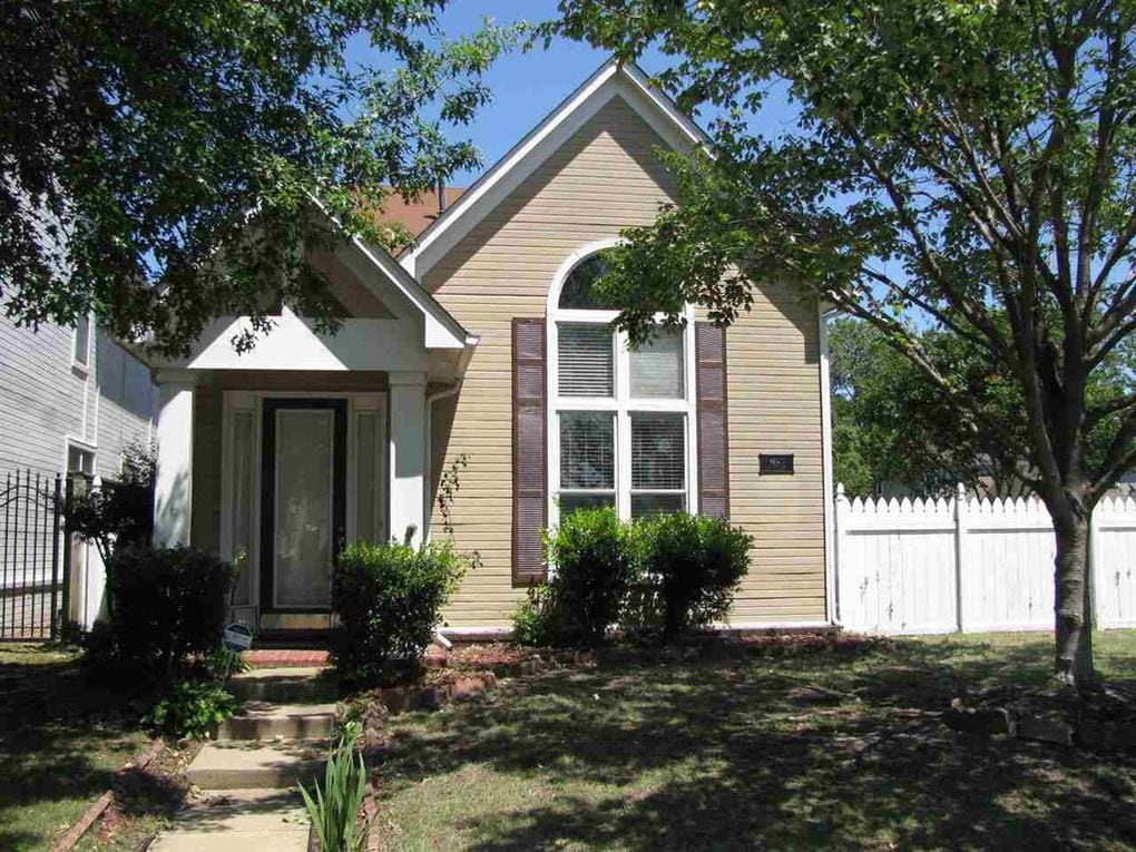 1536 sq feet, 3b/2.5b house with large yard is available to lease - 1162 Island Pl E