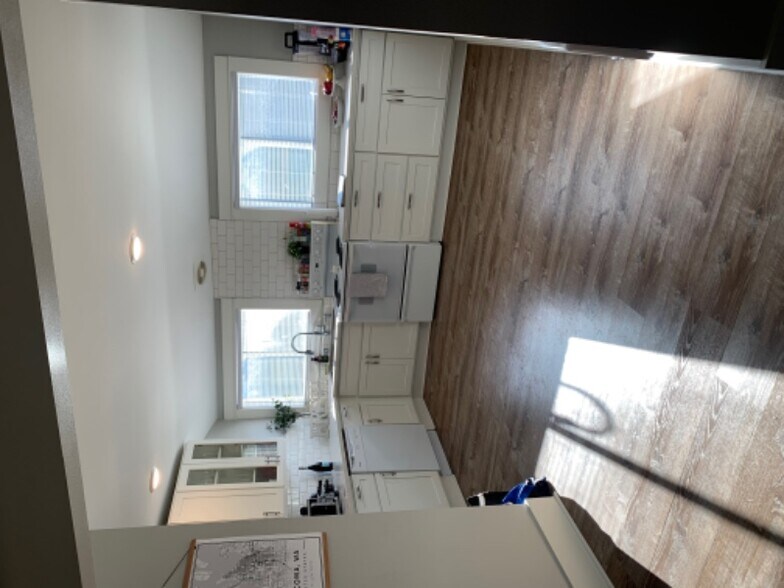 Building Photo - 2108 N Oakes St