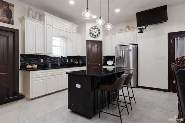 Building Photo - 12 Carlos Dr