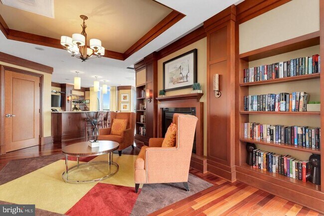 Building Photo - 8220 Crestwood Heights Dr