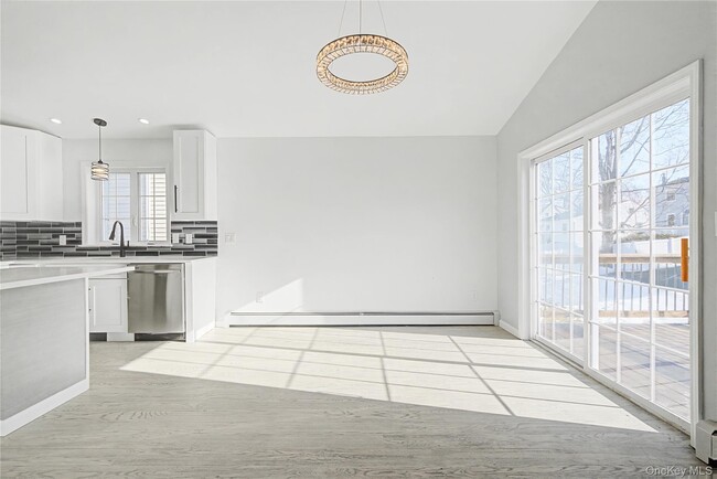 Building Photo - 25 Clinton St