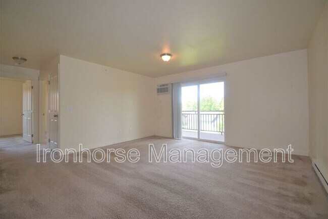 Building Photo - 807 W Villard St