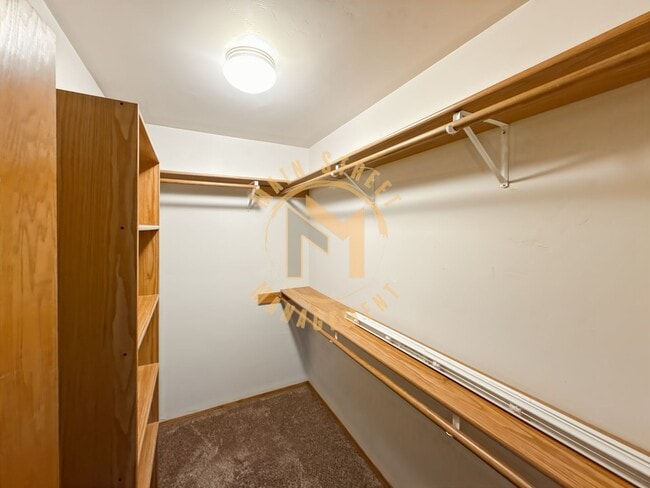 Building Photo - Executive Duplex 3 Bed 2.5 Bath 2.5 Stall Garage