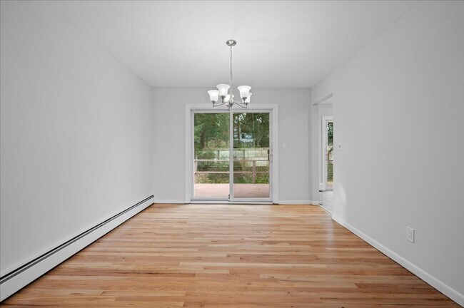 Building Photo - Croton On Hudon 4-Bedroom 2.5-Bathroom Home