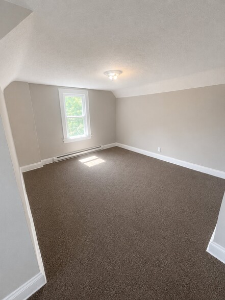 Building Photo - 1462 Parkhill Rd