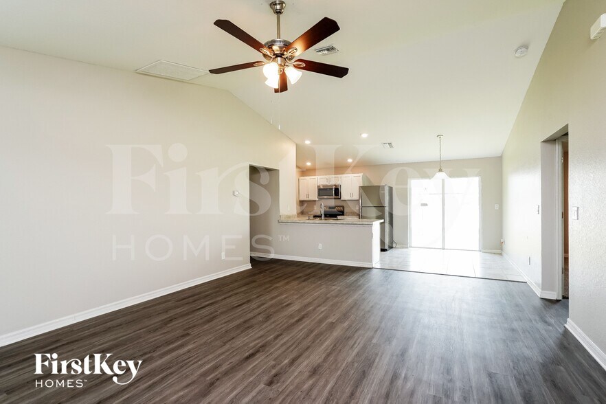 Building Photo - 1113 NW 1st Ave