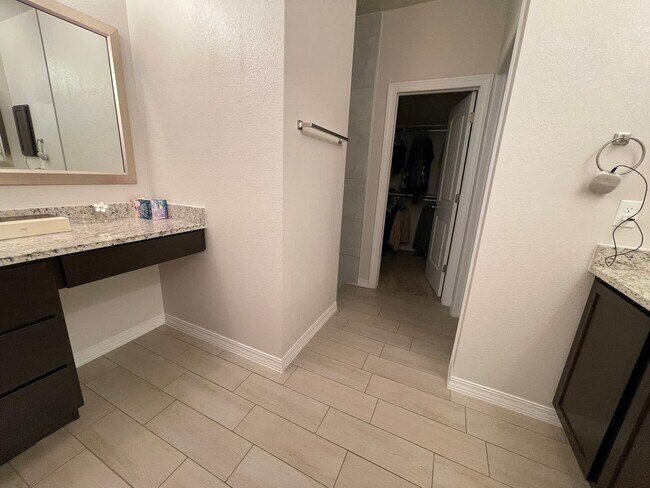 Building Photo - Modern Elegance Meets Prime Location – Stu...