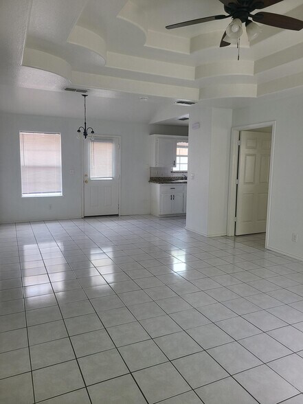 Building Photo - 1101 Lexington Cir