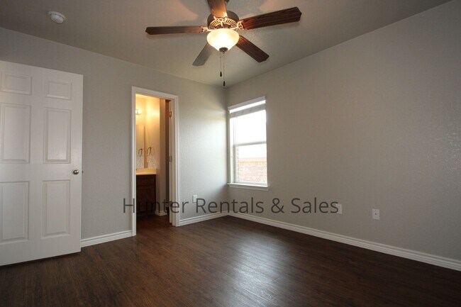 Building Photo - Luxury Duplex Close to Texas A&M-Central Texas