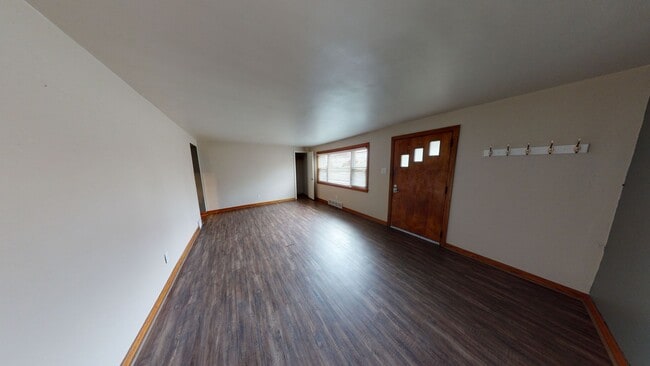 Building Photo - Charming 3-Bedroom, 2-Bath Single-Family H...