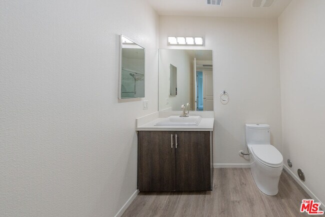 Building Photo - 124 W Colorado St