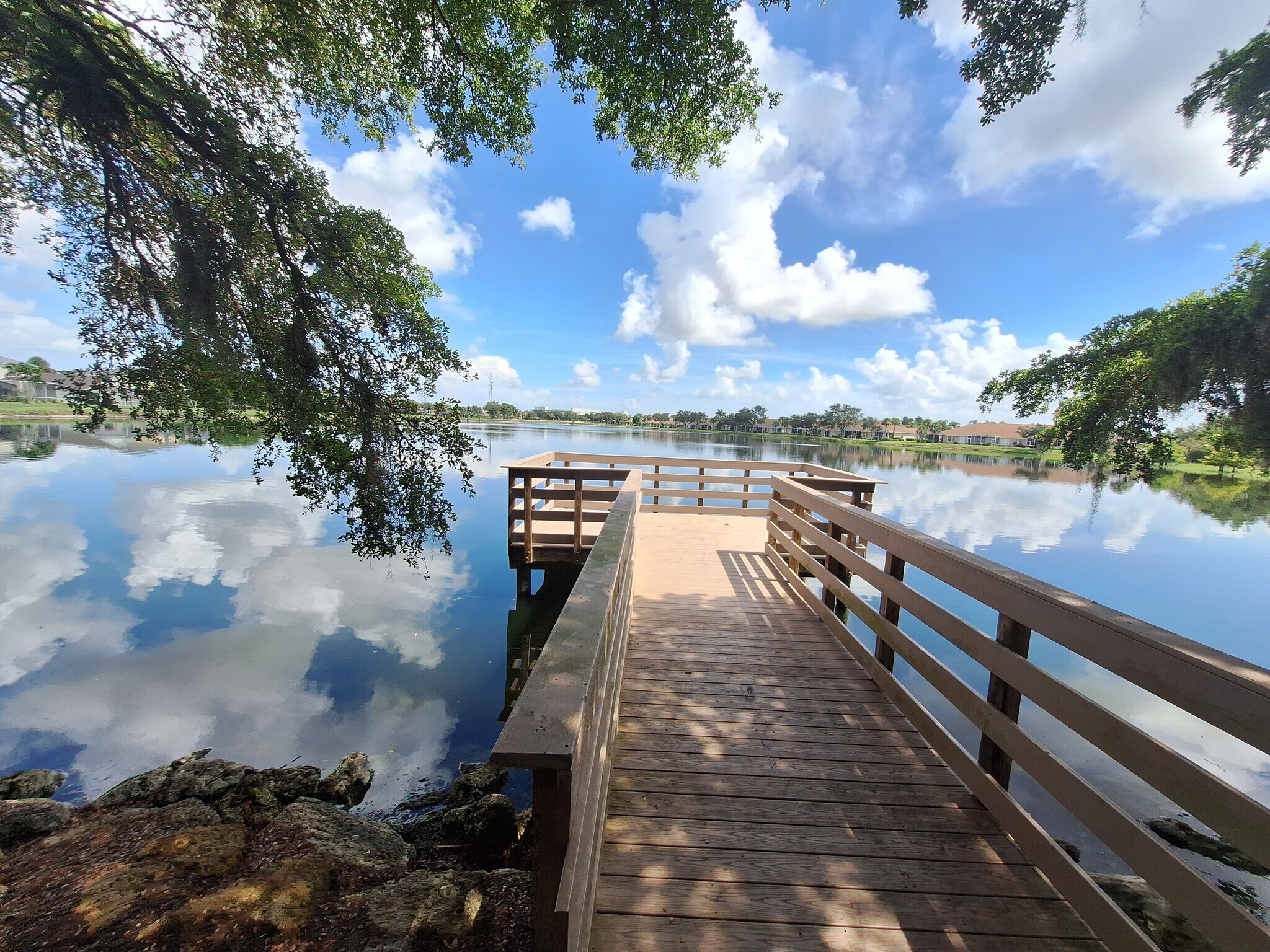 Fishing lake/pier - 21301 Lancaster Run