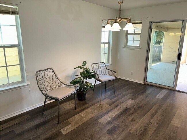 Building Photo - 1042 Dorn