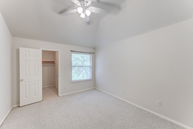 Building Photo - 10103 Cottonwood Canyon Dr