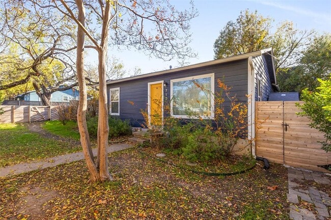 Building Photo - 713 E 45th St