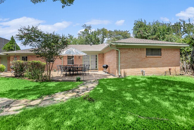 Building Photo - 12847 Memorial Dr