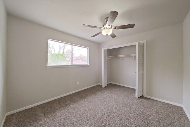 Building Photo - 20206 Lake Sherwood Dr