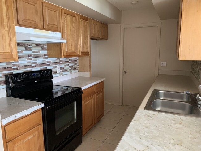 Building Photo - 273 NE Ardsley Dr