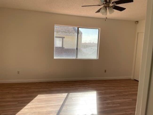 Building Photo - >>>>> TWO BEDROOM 1.5 BATHS TOWN-HOME STYL...