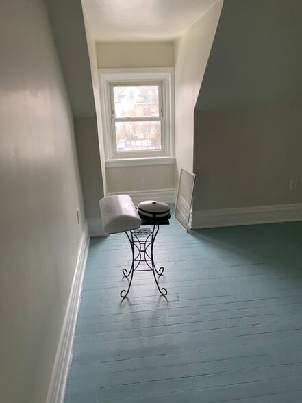 Building Photo - 517 Seneca St