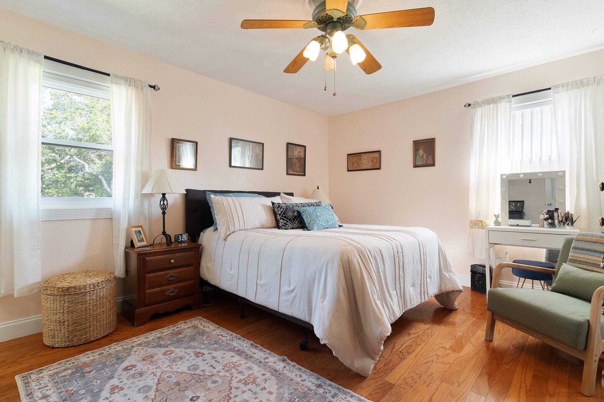 Master bedroom - 666 Fairway Ave NE